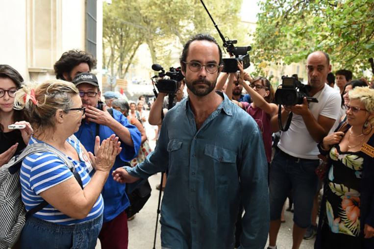 Condamné à 4 mois de prison avec sursis pour aide aux migrants, Cédric Herrou "continuera à se battre" Condamné à 4 mois de prison avec sursis pour aide aux migrants, Cédric Herrou "continuera à se battre"