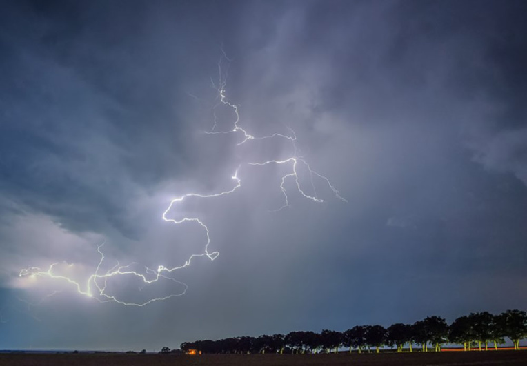 Vienne: des adolescents blessés par la foudre, dont un grièvement Vienne: des adolescents blessés par la foudre, dont un grièvement