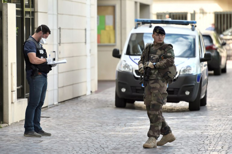 Militaires renversés à Levallois: le véhicule intercepté, un homme interpellé Militaires renversés à Levallois: le véhicule intercepté, un homme interpellé