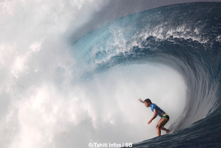 Michel Bourez aime Teahupo'o quand c'est "gros"