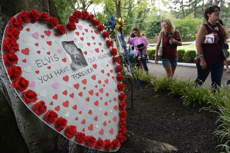 40 ans après la mort du "King", l'Amérique célèbre toujours Elvis Presley 40 ans après la mort du "King", l'Amérique célèbre toujours Elvis Presley