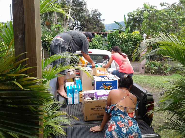 À l'issue de cette distribution, les denrées ont été conduites chez la présidente de l'association, Tauhere Lei. La prochaine distribution devrait se faire ce samedi, dans le quartier de la Carrière.
