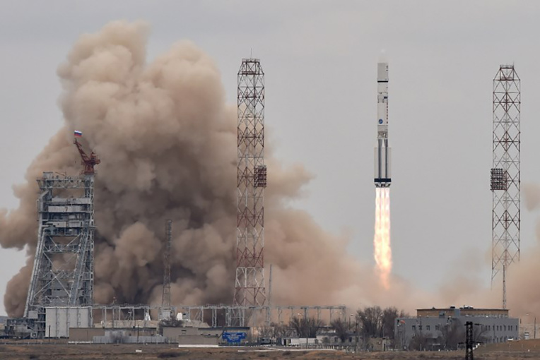 La Russie lance avec succès une fusée Proton transportant un satellite militaire