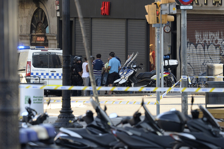 Barcelone: un mort, 32 blessés dans un attentat à la camionnette