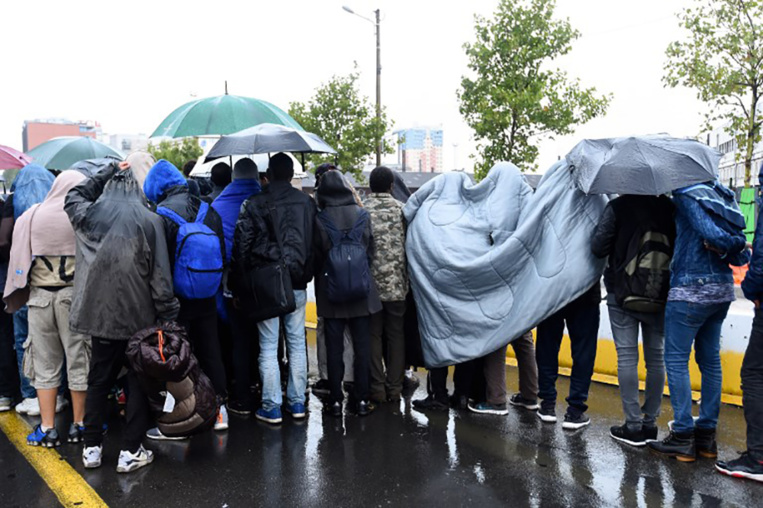Près de 2.500 migrants évacués de campements de migrants dans le nord de Paris