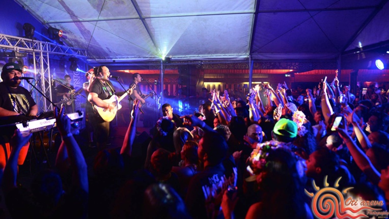 Verua assure de nombreux concerts, comme ici au Hinano Live.