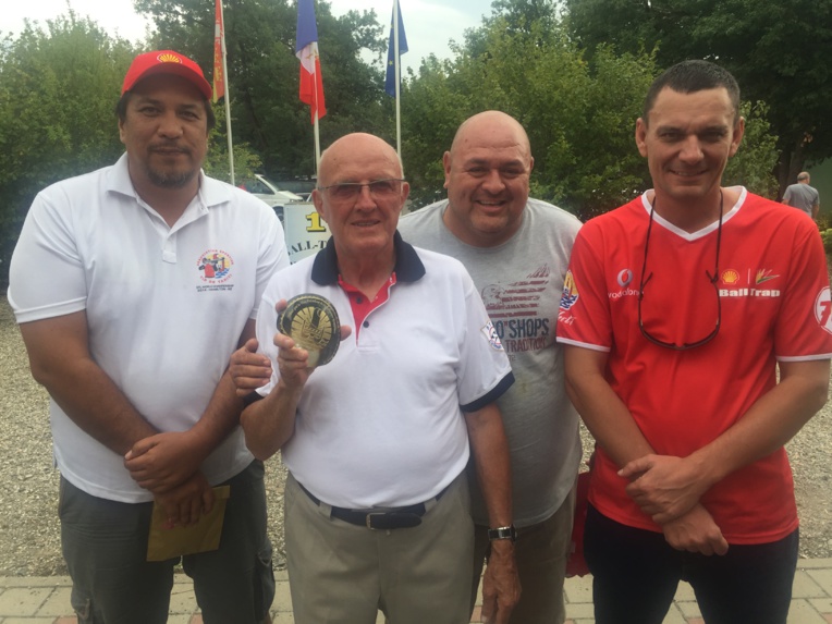 La volonté des trois tireurs a été félicitée par Pierre Wenger, le Président du club de Cernay. La volonté des trois tireurs a été félicitée par Pierre Wenger, le Président du club de Cernay.