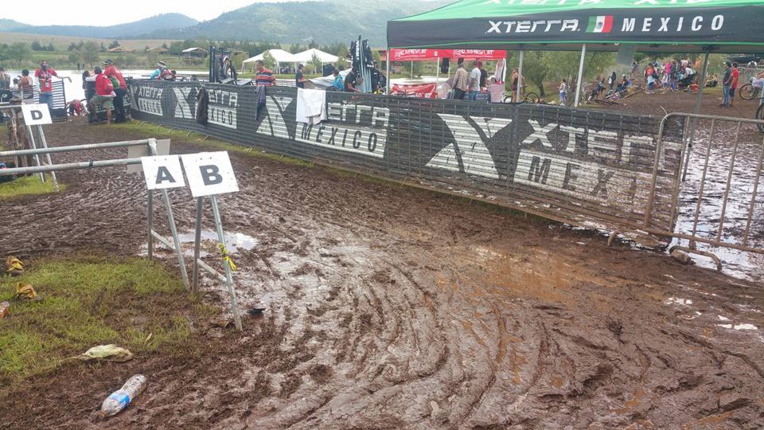 Une étape boueuse pour Cédric, au Mexique Une étape boueuse pour Cédric, au Mexique