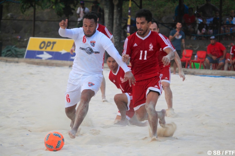 Patrick Tepa à la lutte avec Teva Zaveroni Patrick Tepa à la lutte avec Teva Zaveroni