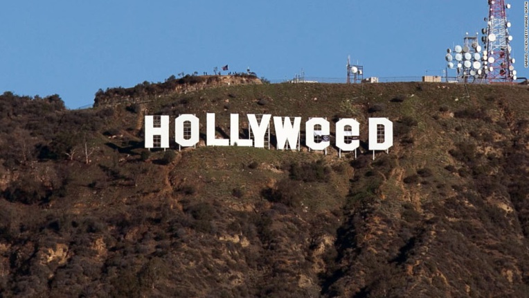 Le 1er janvier 2017, le nom qui surplombe Los Angeles est modifié pour célébrer les avancées de la législation californienne sur le cannabis.