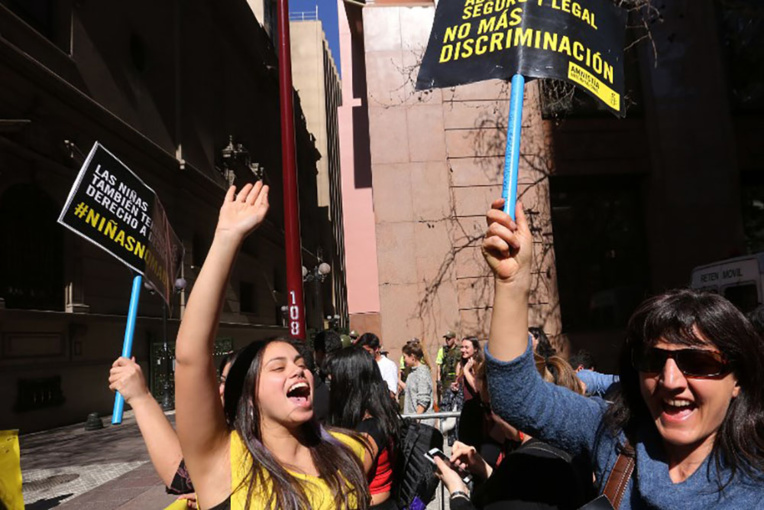 Le Chili ouvre la porte à l'avortement après 28 ans d'interdiction