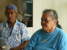 le grand-père maternel qui a sculpté la pierre et sa défunte épouse