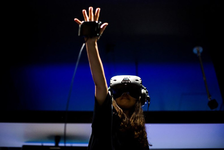 Pionniers de la réalité virtuelle en Birmanie