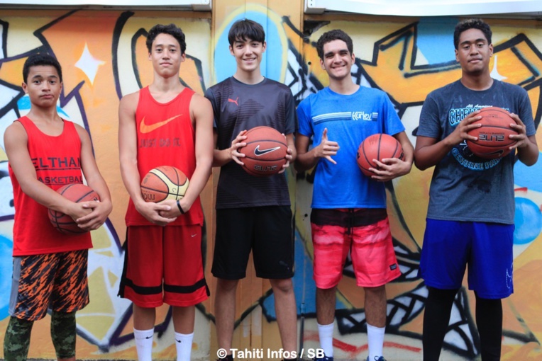 A gauche Vairupe, avec ses coéquipiers A gauche Vairupe, avec ses coéquipiers