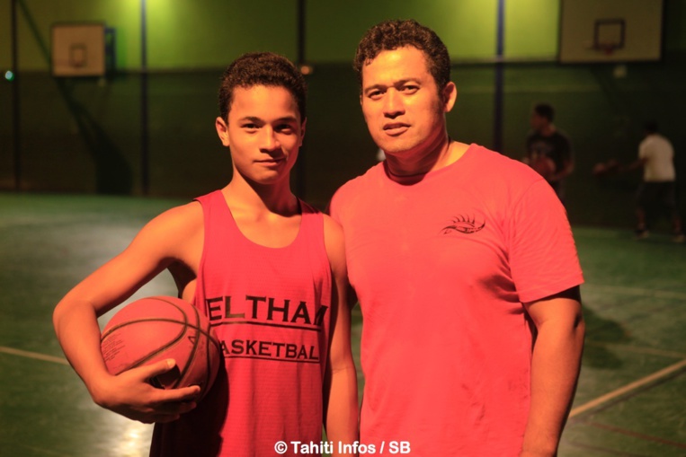 Ronny Puhetini et son fils Ronny Puhetini et son fils