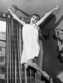 Mort de Mireille Darc, actrice populaire et réalisatrice engagée Mort de Mireille Darc, actrice populaire et réalisatrice engagée