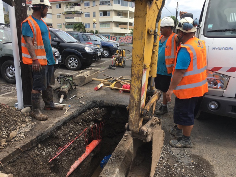 Les équipes d'astreintes (photos : Facebook Ville de Arue)