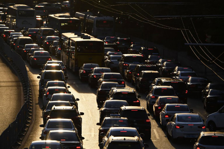 La Chine envisage l'interdiction des voitures à essence, un pari titanesque La Chine envisage l'interdiction des voitures à essence, un pari titanesque