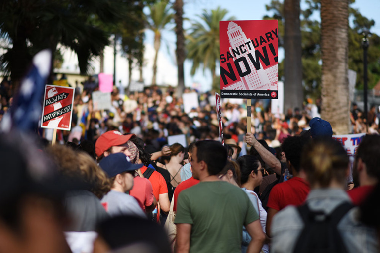"Les rêveurs ont perdu le sommeil": Los Angeles défile pour les jeunes sans-papiers
