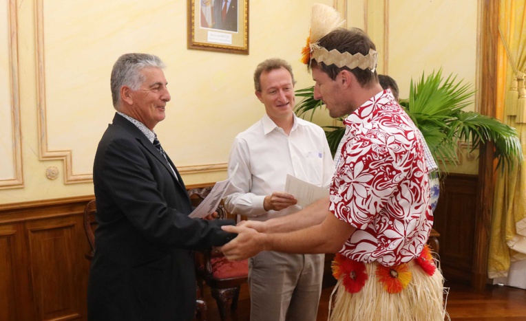 Remise de diplômes aux étudiants en soins infirmiers Remise de diplômes aux étudiants en soins infirmiers