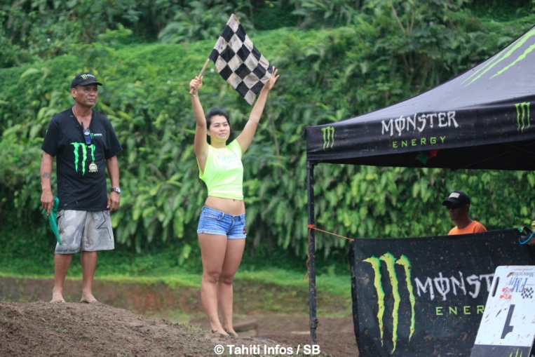 Samco vérifie que tout se passe bien Samco vérifie que tout se passe bien