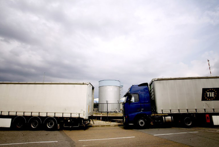 Fuite d'acide sulfurique après l'accident d'un camion près de Lyon