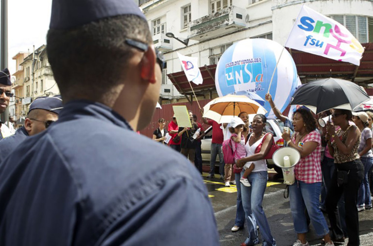 Contrats aidés: la mobilisation s'amplifie en Martinique