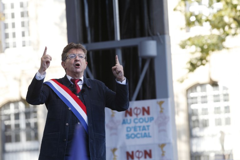 Code du travail: Mélenchon promet à Macron de poursuivre la "bataille" dans "la rue"
