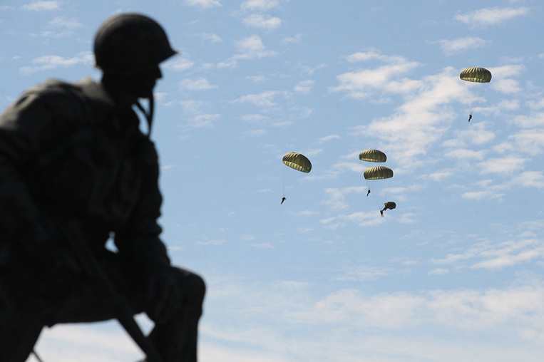 Zone Syrie/Irak: mort d'un parachutiste des forces spéciales françaises "tué au combat" Zone Syrie/Irak: mort d'un parachutiste des forces spéciales françaises "tué au combat"