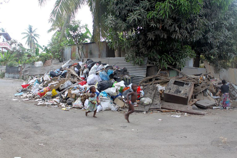 Mayotte relève le défi de recenser sa population dans les bidonvilles Mayotte relève le défi de recenser sa population dans les bidonvilles