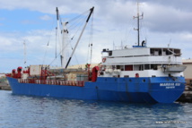 Le Mareva Nui embarque 880 tonnes de provisions pour les Australes