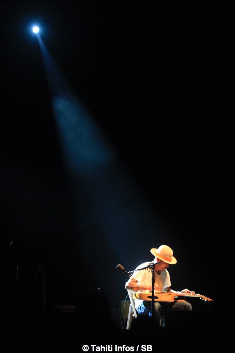 L'artiste a proposé un concert live qui sonnait juste L'artiste a proposé un concert live qui sonnait juste