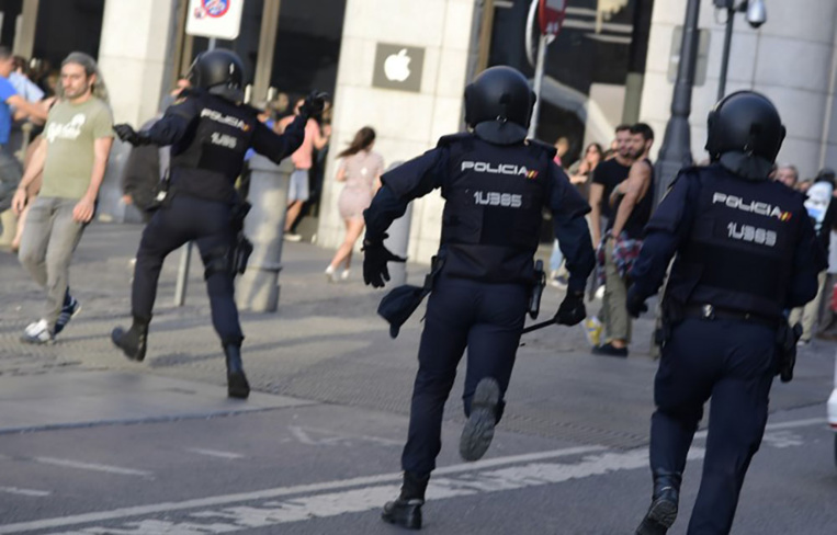 L'UE presse Madrid de mettre fin à la crise sans précédent avec la Catalogne