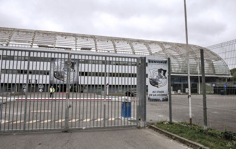 Amiens-Lille: enquête sur fond de polémique après la chute d'une barrière