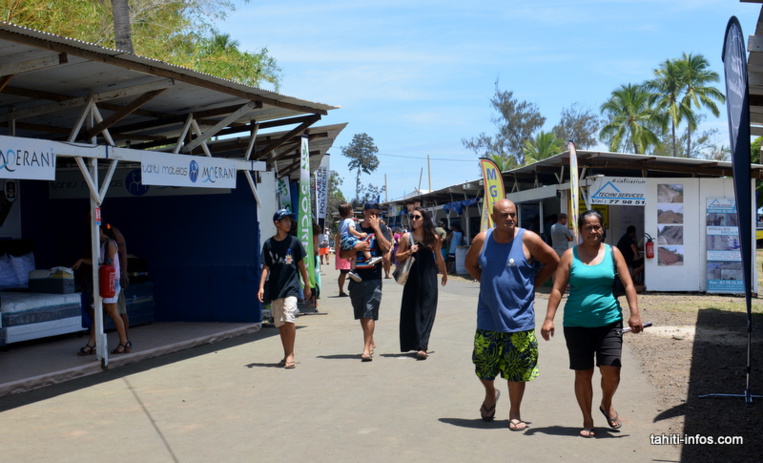Les deux salons sont reliés par une petite rue qui mène à la plage du Maeva Beach. Les deux salons sont reliés par une petite rue qui mène à la plage du Maeva Beach.