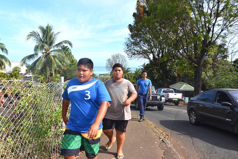 Le cross de Henri Hiro encadré par des stagiaires de la police de Faa'a