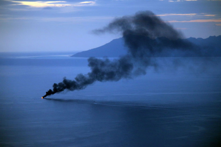 Un bateau en feu au large de Punaauia, pas de victimes