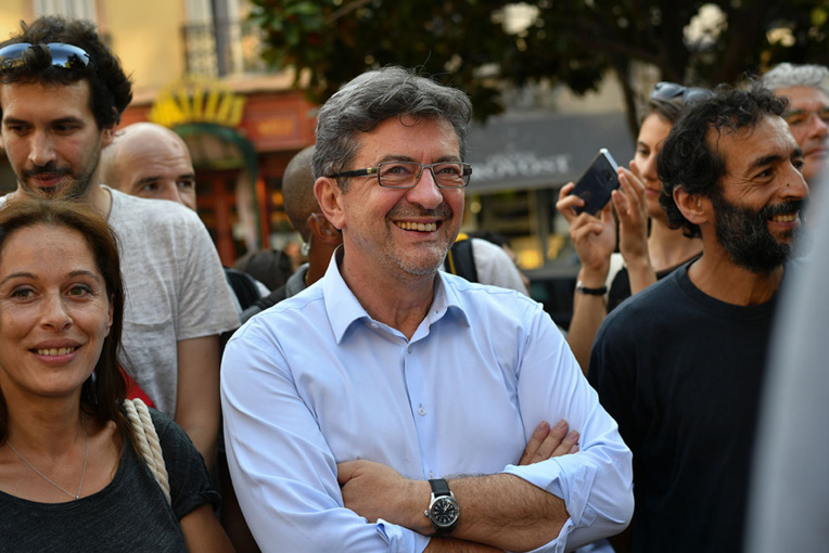 En Nouvelle-Calédonie, le clash Valls-Mélenchon passe mal En Nouvelle-Calédonie, le clash Valls-Mélenchon passe mal