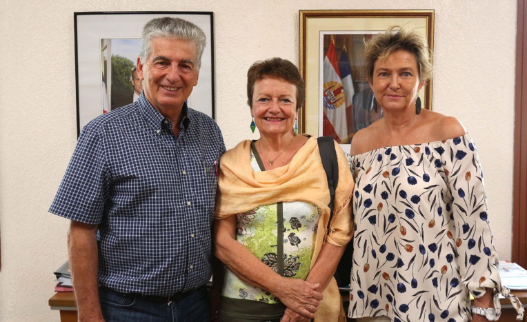 Le ministre de la Santé s’entretient avec la nouvelle directrice de l’hôpital de Nuku Hiva Le ministre de la Santé s’entretient avec la nouvelle directrice de l’hôpital de Nuku Hiva