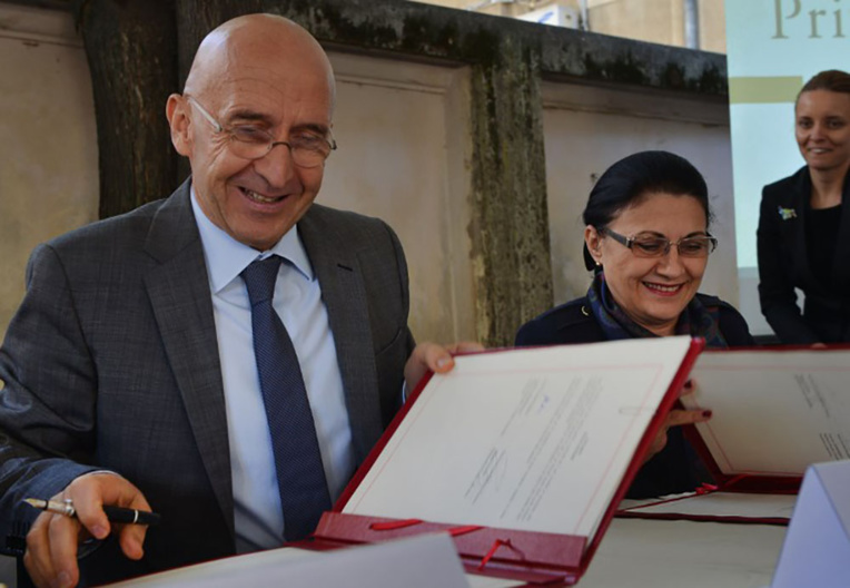 M. Gustin (à gauche). M. Gustin (à gauche).