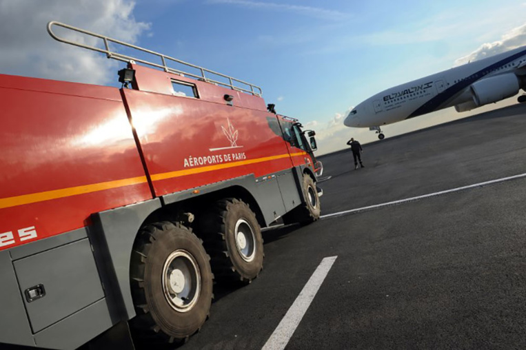 N-Calédonie: l'incendie près de l'aéroport "pas encore maîtrisé"