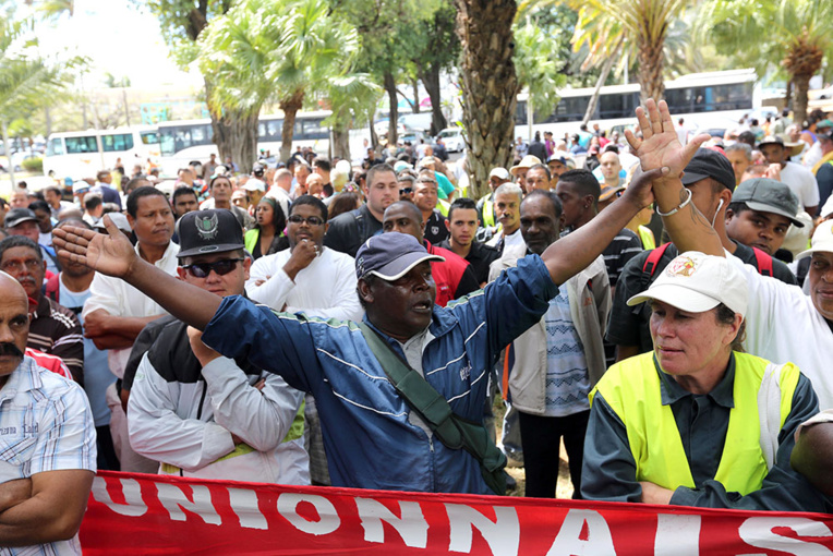 Six députés de La Réunion réclament "un moratoire sur les contrats aidés" Six députés de La Réunion réclament "un moratoire sur les contrats aidés"
