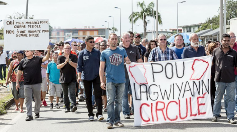 Le collectif Pou Lagwiyann dékolé demande à Macron que la Guyane soit "une priorité absolue" Le collectif Pou Lagwiyann dékolé demande à Macron que la Guyane soit "une priorité absolue"