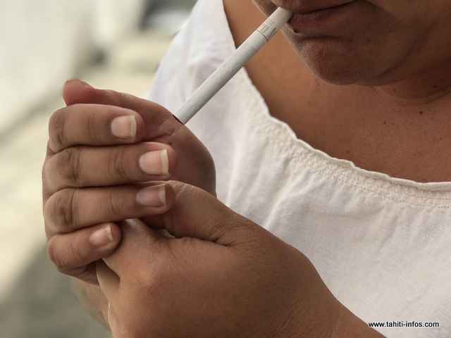 Sur 50 000 fumeurs en Polynésie, les dépenses en tabac sont pharaoniques. "Par an, on compterait 18 milliards de francs dépensés pour les cigarettes", informe la Ligue Vie & Santé.
