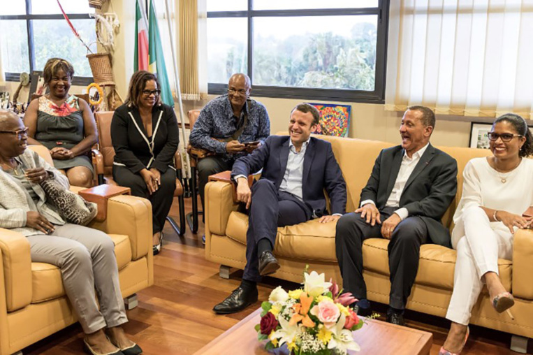 Macron au chevet de la Guyane, six mois après le mouvement social Macron au chevet de la Guyane, six mois après le mouvement social
