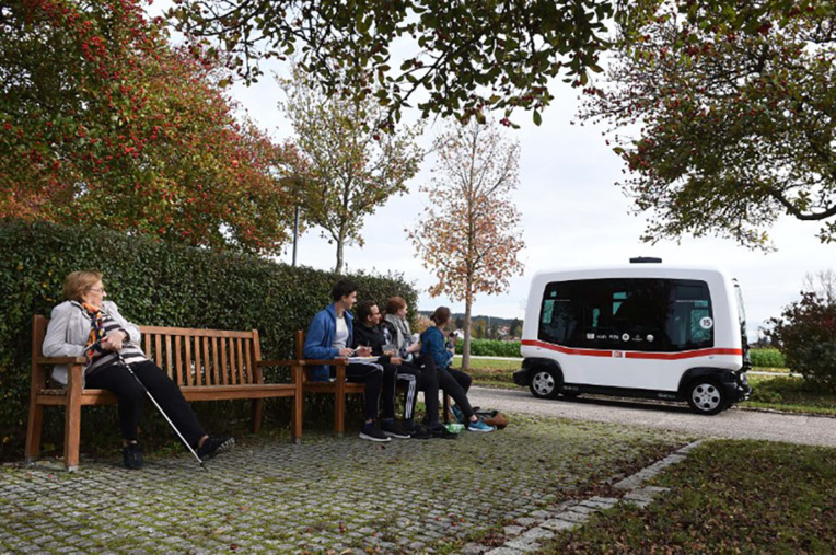 Allemagne: un premier bus "intelligent" sans chauffeur Allemagne: un premier bus "intelligent" sans chauffeur