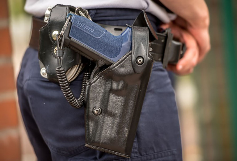 Escroquerie en bande organisée : un policier des Yvelines en cavale extradé du Portugal et écroué Escroquerie en bande organisée : un policier des Yvelines en cavale extradé du Portugal et écroué