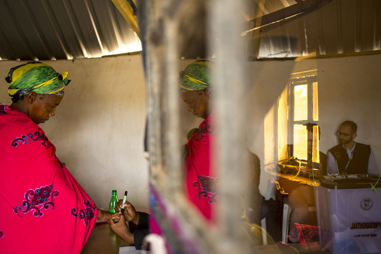 Kenya/élection: la victoire attendue de Kenyatta fragilisée par la faible participation