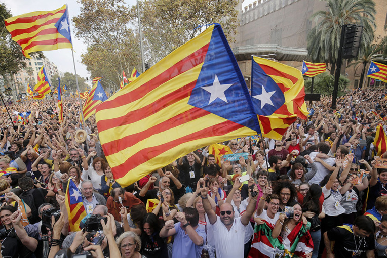 Le Parlement catalan rompt avec l'Espagne