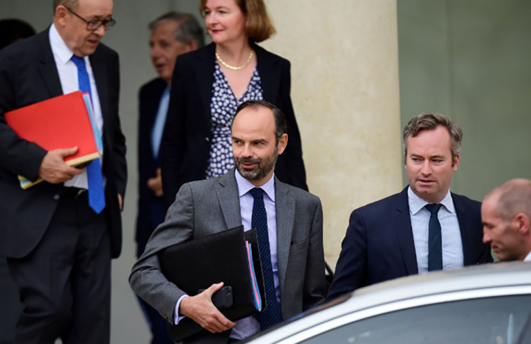 Gouvernement: surtaxe sur les entreprises validée, engagements européens confirmés Gouvernement: surtaxe sur les entreprises validée, engagements européens confirmés